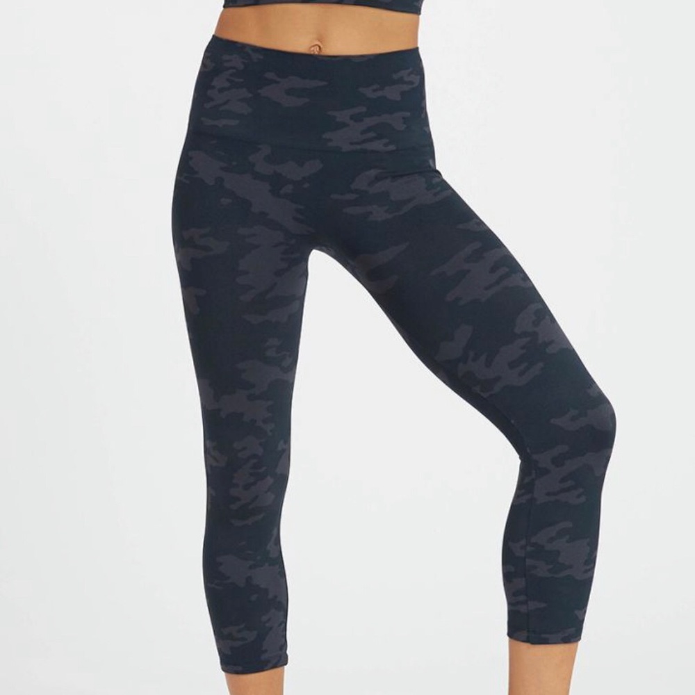 *NWOT SPANX Look at Me Now Crop Seamless Legging
